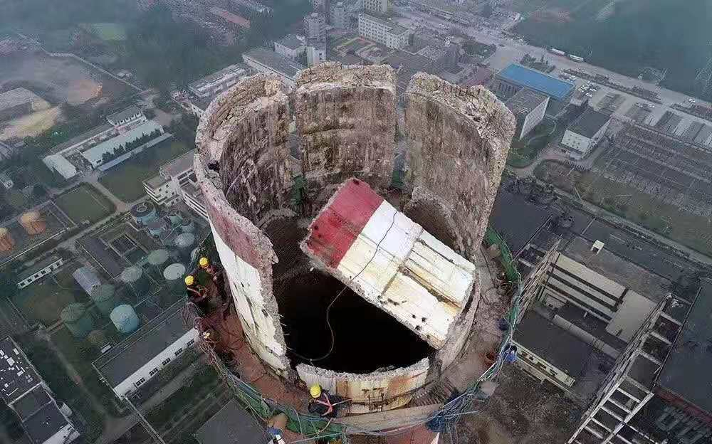 廈門(mén)華夏國(guó)際電力發(fā)展有限公司嵩嶼電廠200米砼煙囪拆除工程